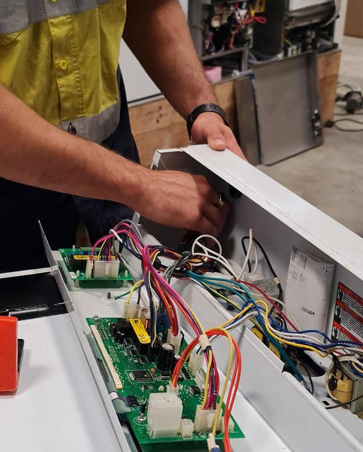Skilled and Experienced NPE electrician